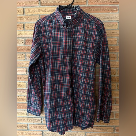 Men’s long sleeve button down shirt by Uniqlo - Picture 2 of 3